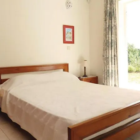 Stunning In With 3 Bedrooms, Wifi And Outdoor Swimming Pool