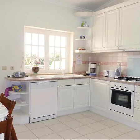 Stunning In With 3 Bedrooms, Wifi And Outdoor Swimming Pool *